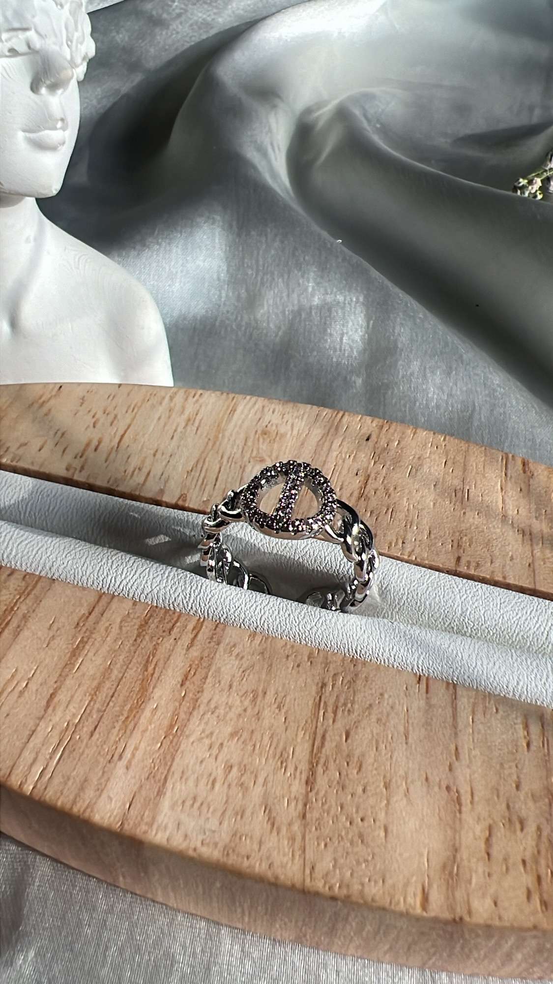 Tess minimal ring