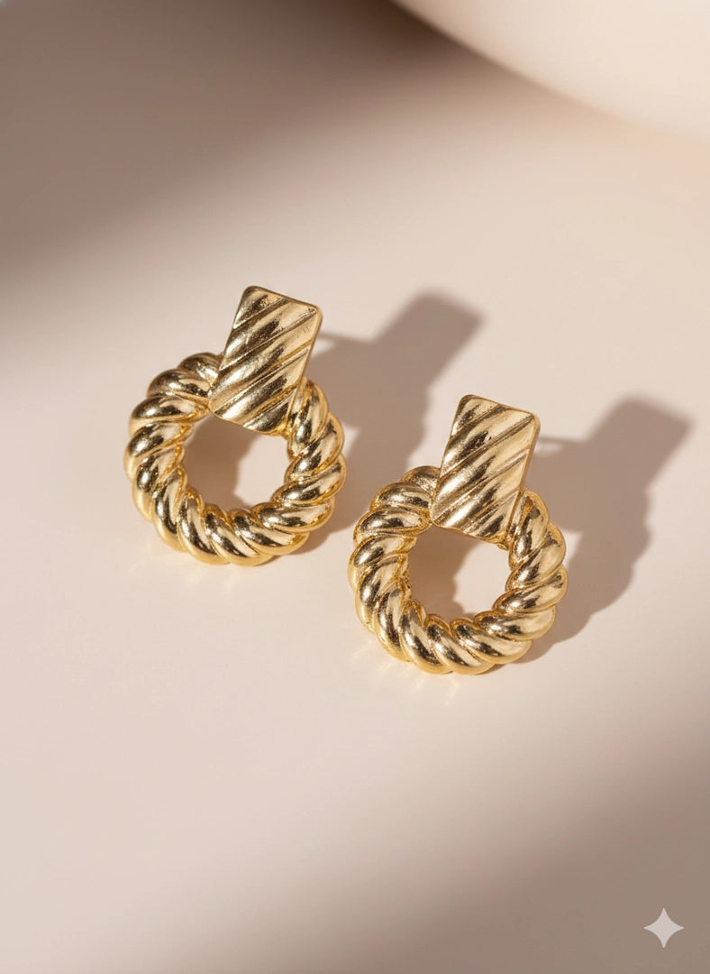 Gold plated elegant knot earring for women